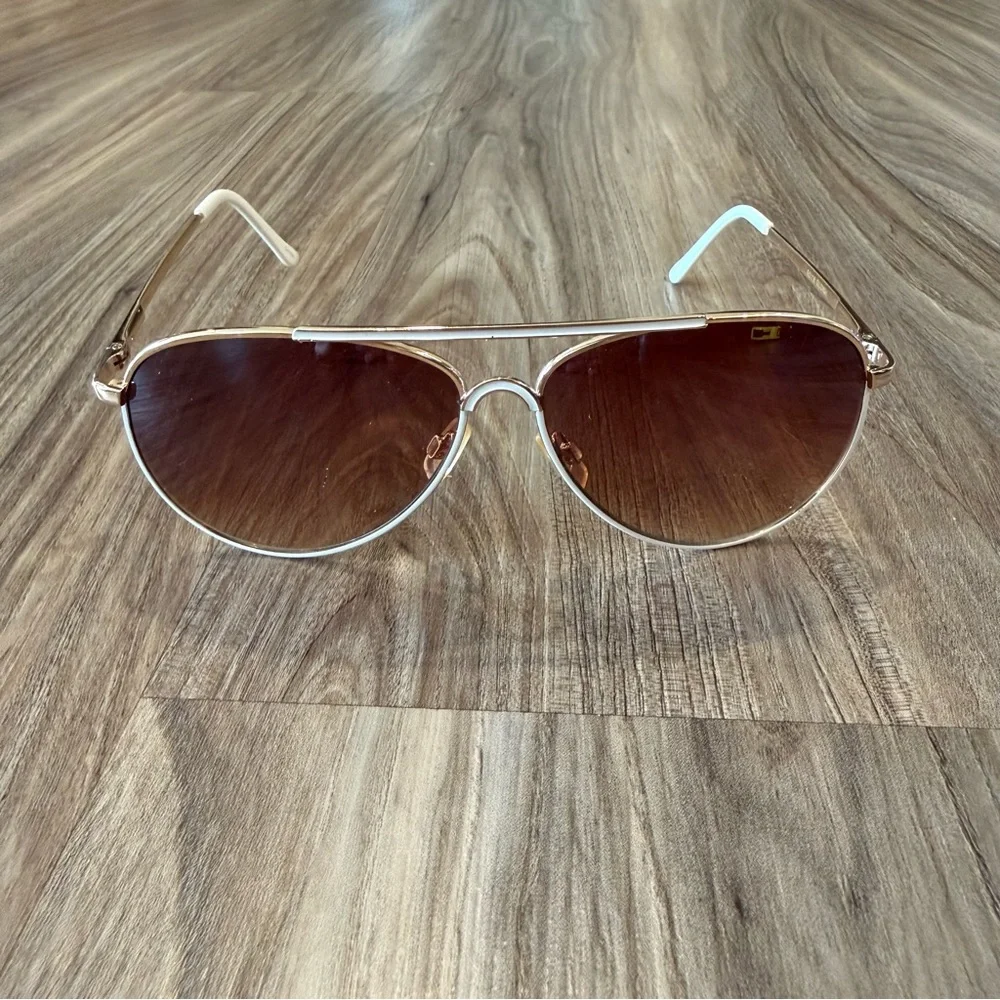 Steve Madden Silver Frame Brown Gradient Aviator Sunglasses